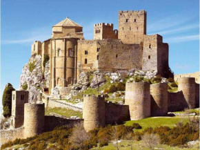 Гостиница Apartamentos Turísticos Mallos de Huesca  Аербе